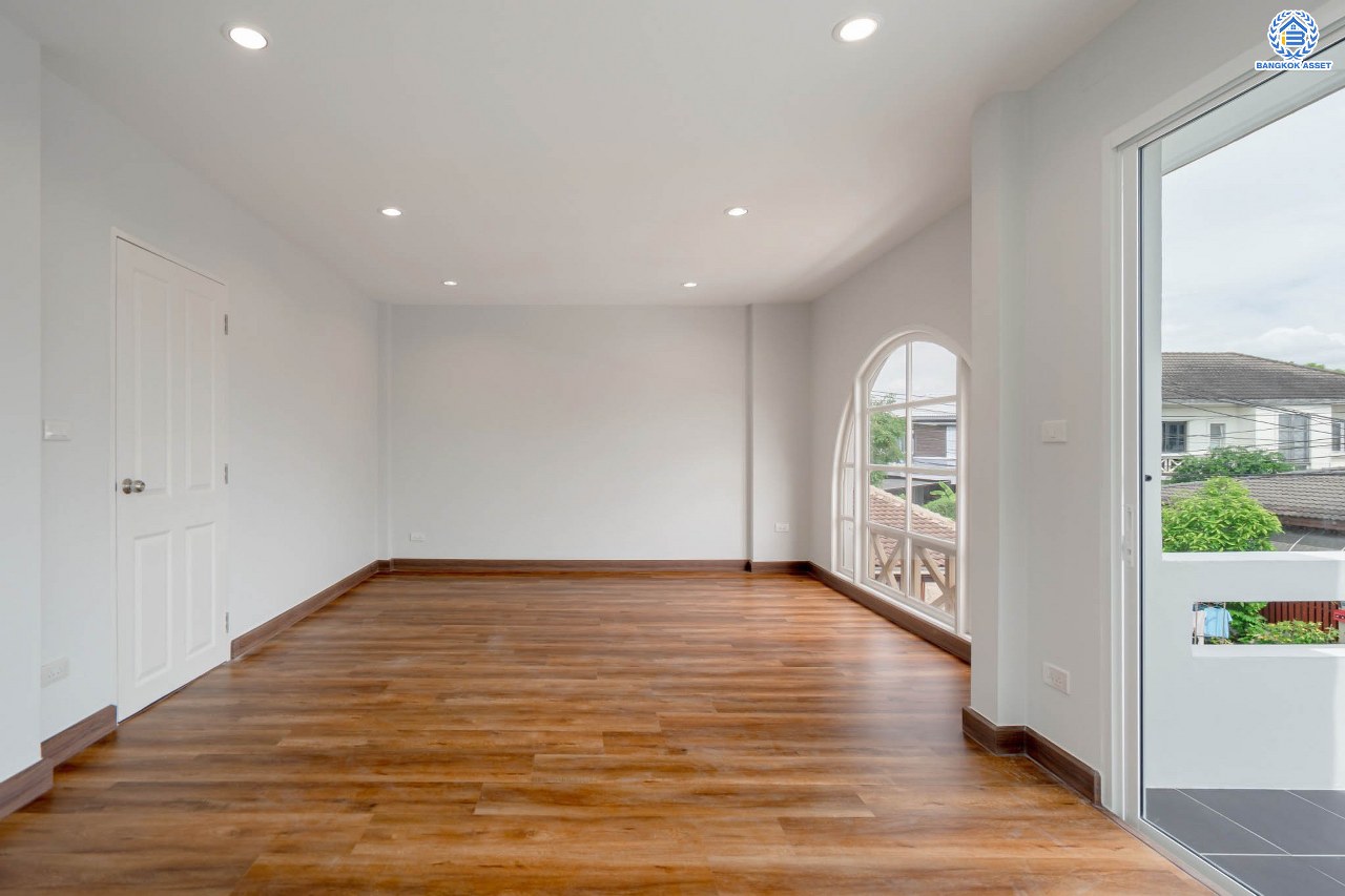 บ้านมือสองตกแต่งใหม่ แบรนด์ LH ม.ชัยพฤกษ์ บางบัวทอง หลังใหญ่ เนื้อที่ 67 ตร.ว. ฟังก์ชัน 3 ห้องนอน 2 ห้องน้ำ จอดรถได้ 2 คัน พร้อม Facilities ครบครัน บนทำเลเดินทางสะดวก ติดถนนบางกรวย-ไทรน้อย ใกล้เซ็นทรัลเวสต์เกต และรถไฟฟ้าสายสีม่วง "สถานีบางพลู"...